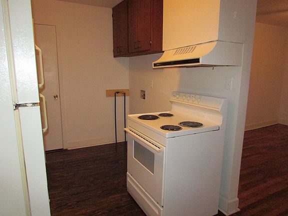 Kitchen / Washer/Dryer Hookups