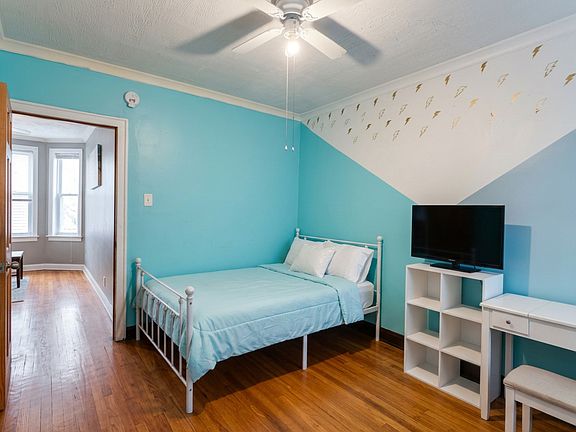 5th image of 4834 W Henderson St APT 2B