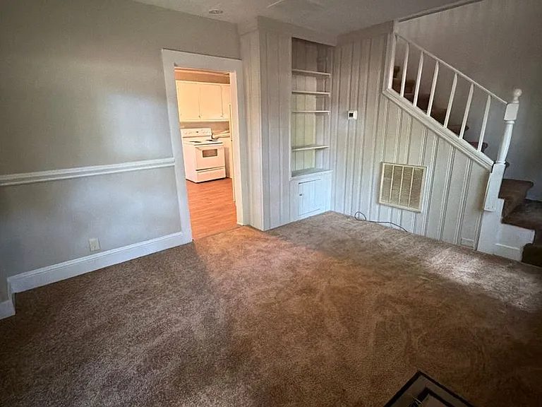 3516 Eastway Dr — Photo 2