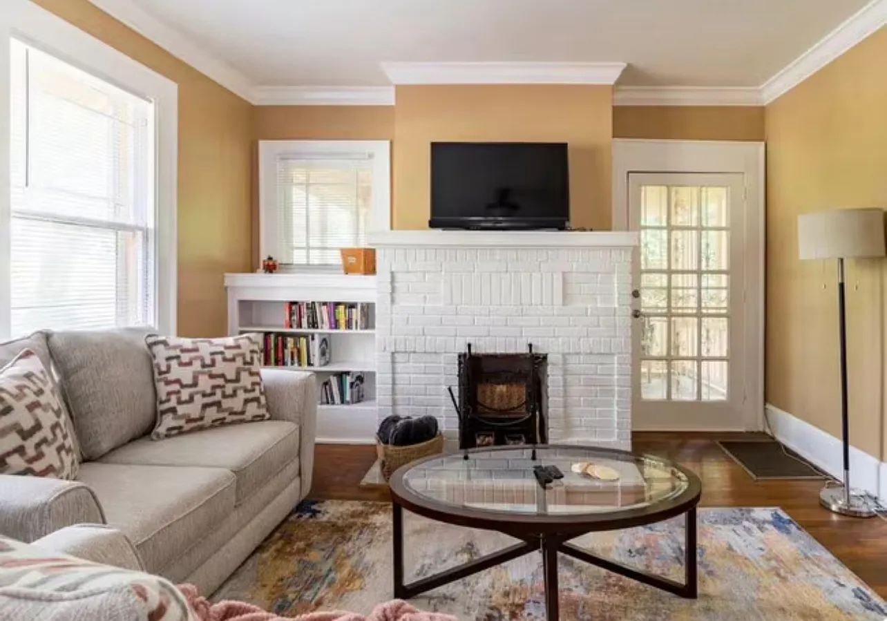 3 bed, 1355 sqft, $2,300 — Photo 3