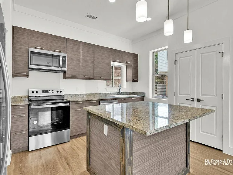 524 Wildrose Ln #9 — Photo 6