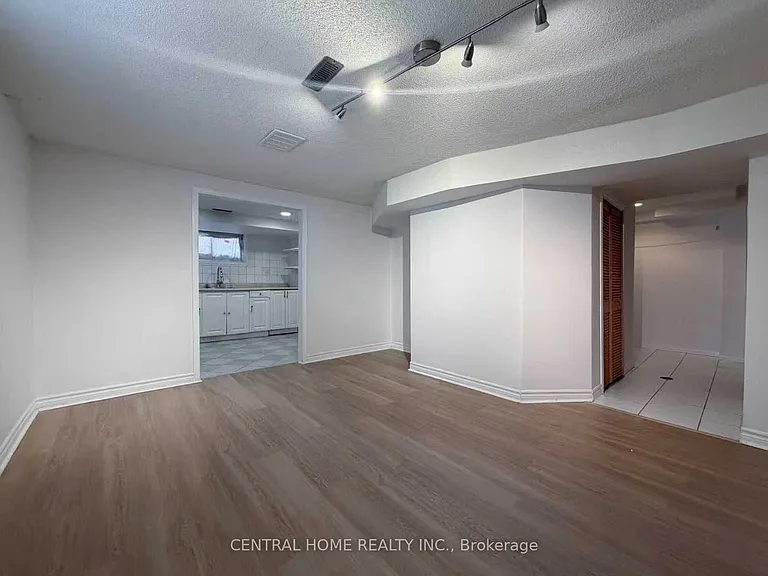 11 Tineta Cres #BASEMENT — Photo 6