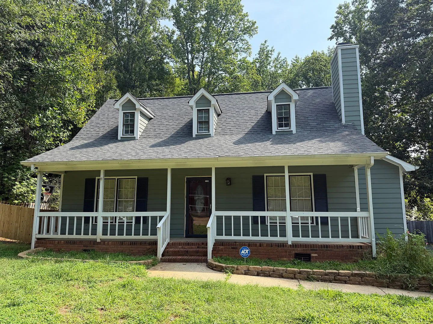 Spacious 4 Bedroom Home with Large Fenced Yard & Back Deck — Photo 1