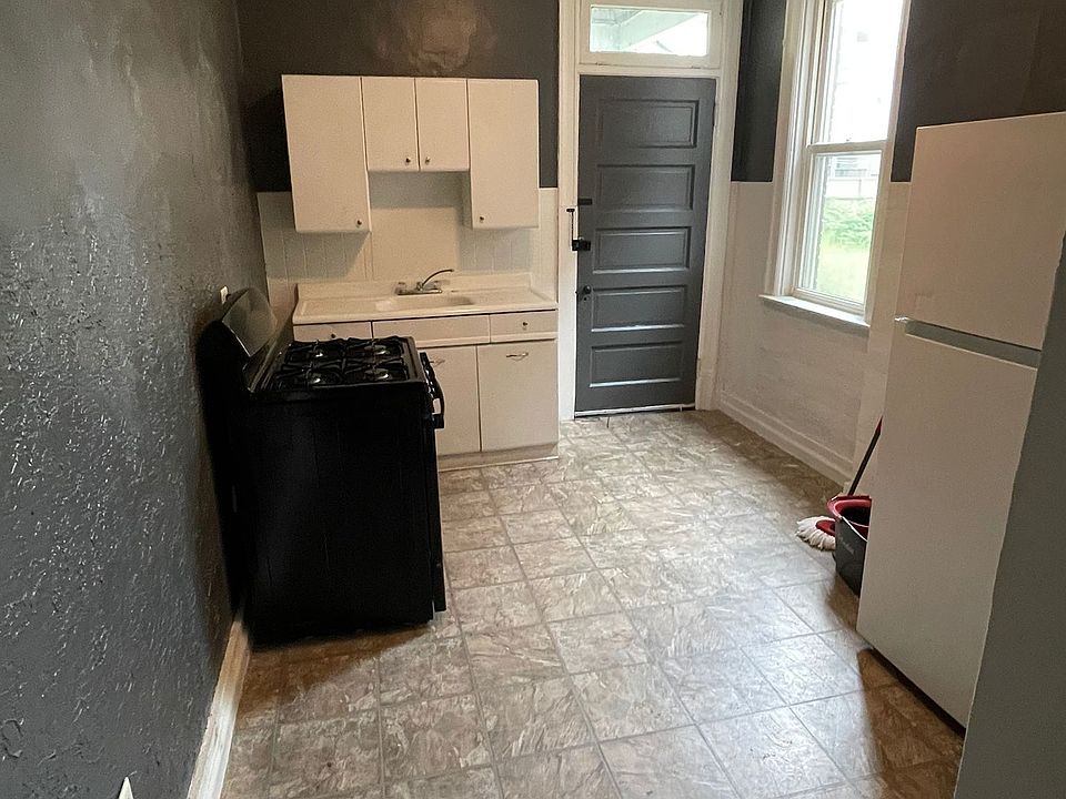 2nd image of 1415 Rutherford Ave #1