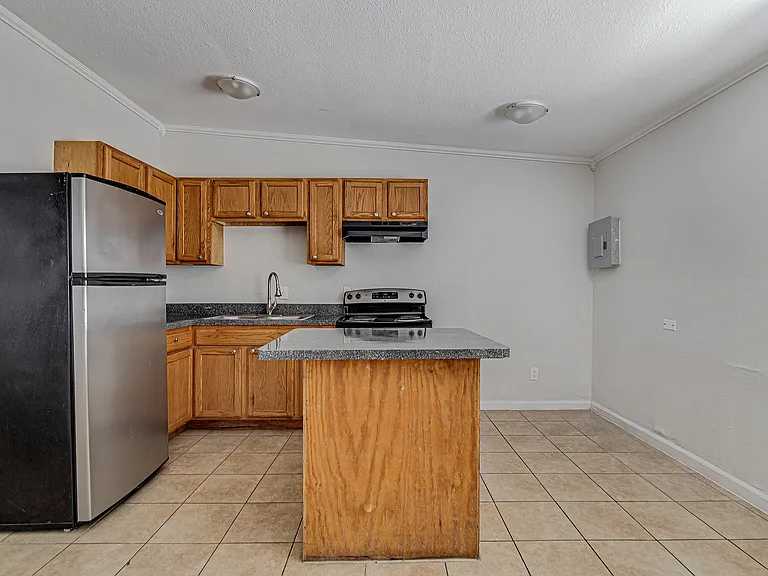 304 E Mitchell St — Photo 25