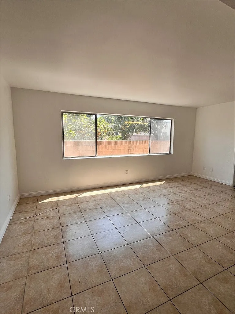Building Photo - 2844 Ardmore Ave #3