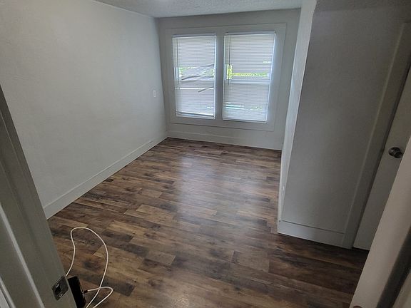 3rd image of 1402 S Main St #3C