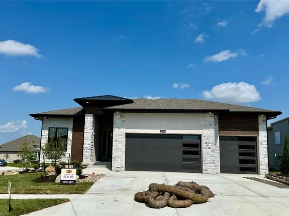 17401 Parkhill St, Overland Park, KS 66221