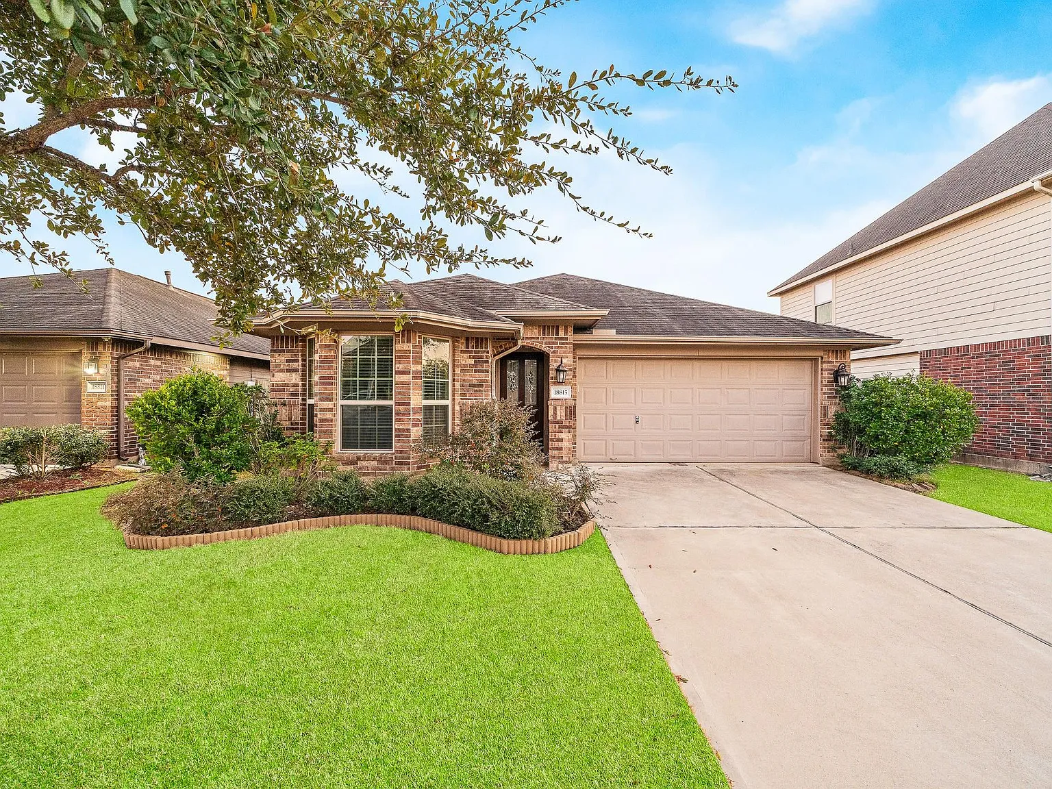 3 bed, 2.0 bath, 1552 sqft, $2,100 — Photo 1