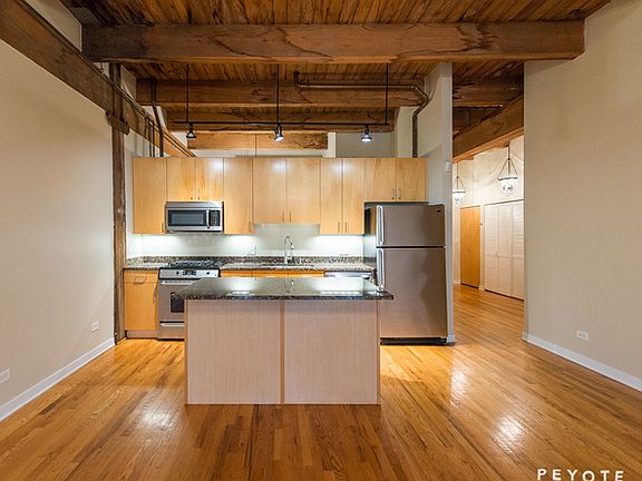 4th image of 2201 W Wabansia Ave APT 15