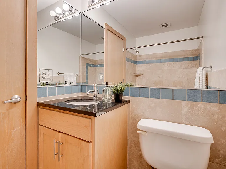 311 Kenwood Pkwy — Photo 8