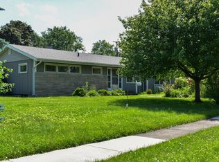 105 W Elizabeth Dr, Crown Point, IN 46307