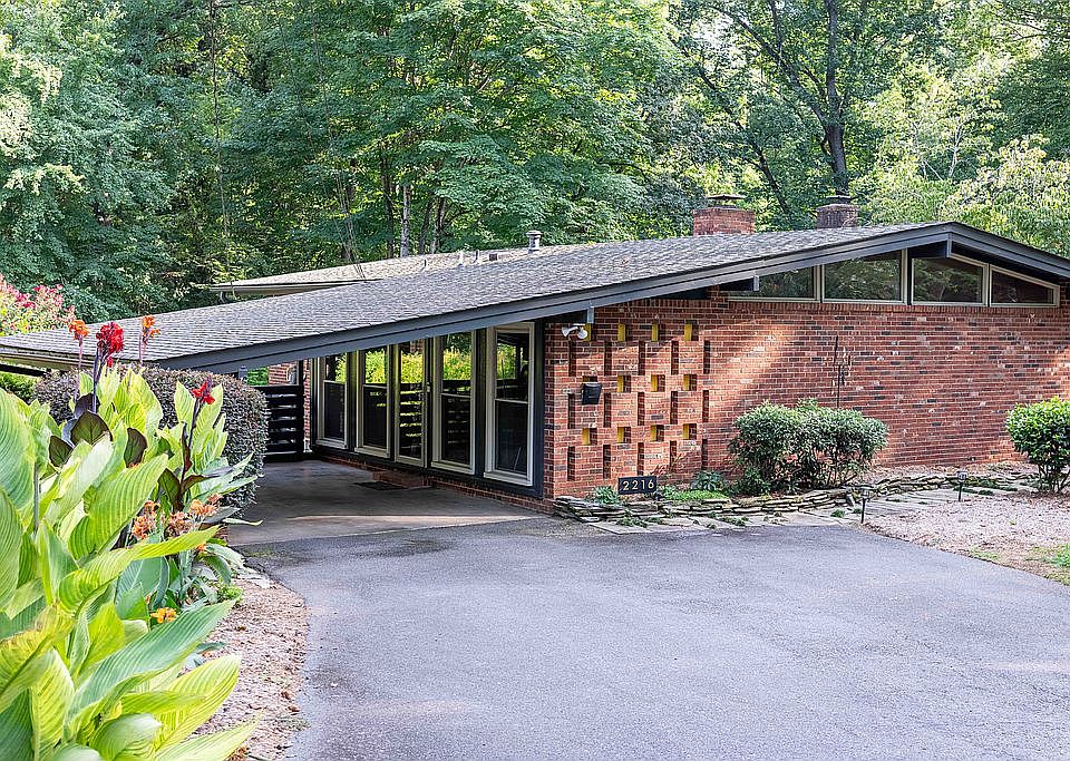 1st image of 2216 Shadyview Dr