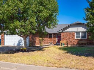 907 Ranchoak Ct, Yukon, OK 73099