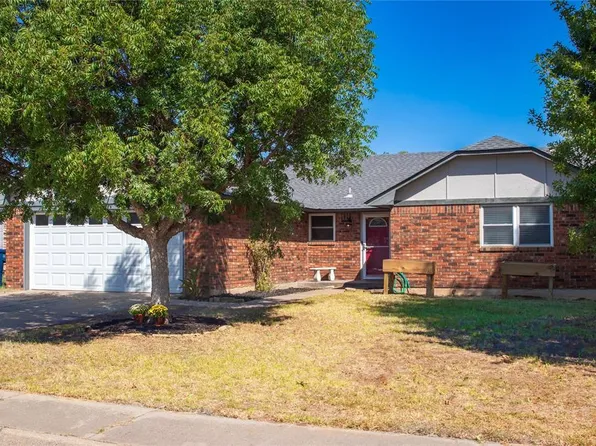 907 Ranchoak Ct, Yukon, OK 73099