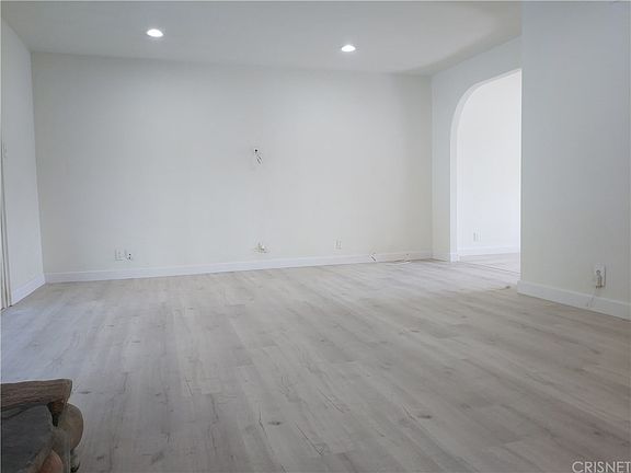 4th image of 22155 Kittridge St