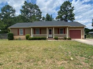 221 Eppingdale Dr, Spring Lake, NC 28390