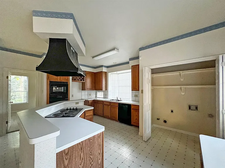 6204 Old Harbor Ln — Photo 7