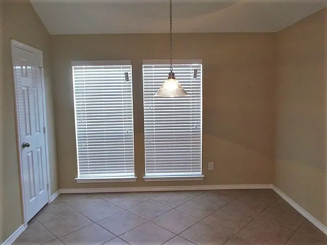 3 bed, 2.0 bath, 1769 sqft, $2,090 — Photo 4