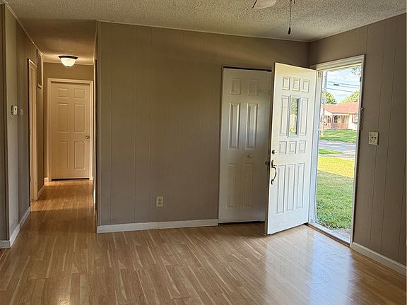 3rd image of 1729 Rawson Pl