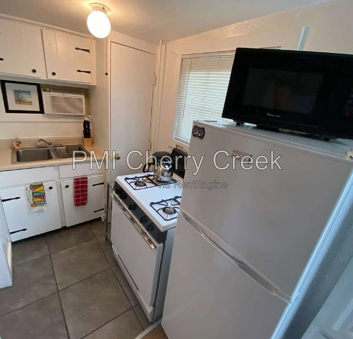 Studio, 1.0 bath, 350 sqft, $800 — Photo 3