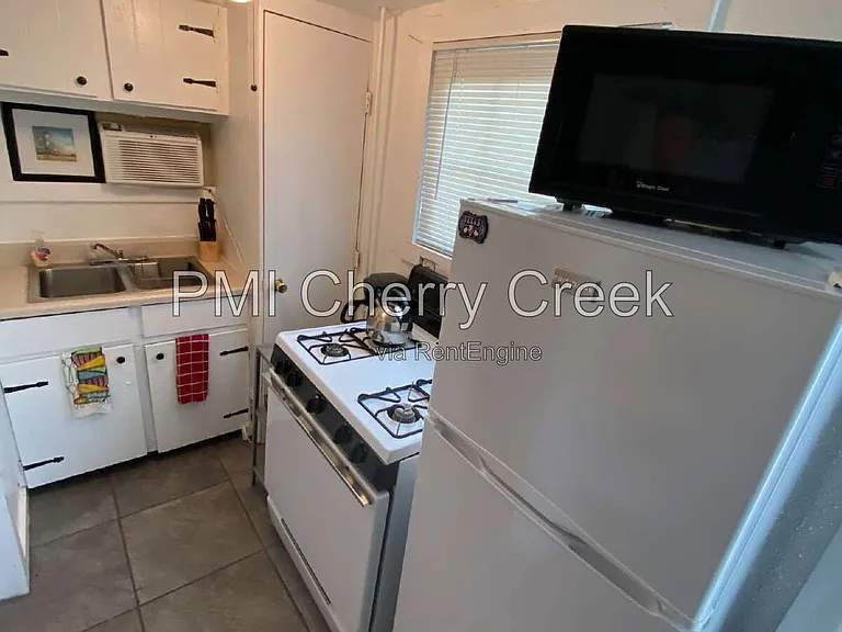 1726 N Franklin St #B — Photo 3