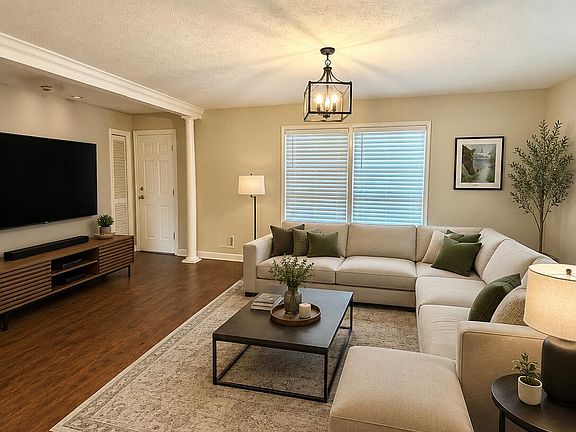 3rd image of 11710 Robindale Rd