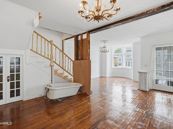3rd image of 7 Lincoln St