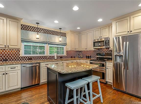 4th image of 717 Wingrave Dr