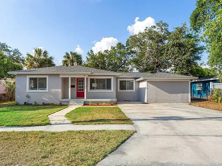 715 W Harlan St — Photo 37