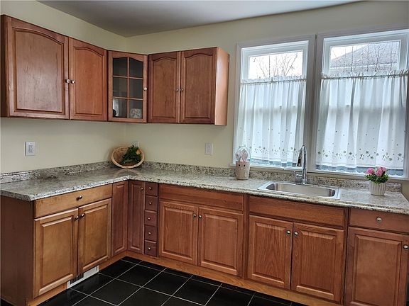 3rd image of 19 Gilbert St