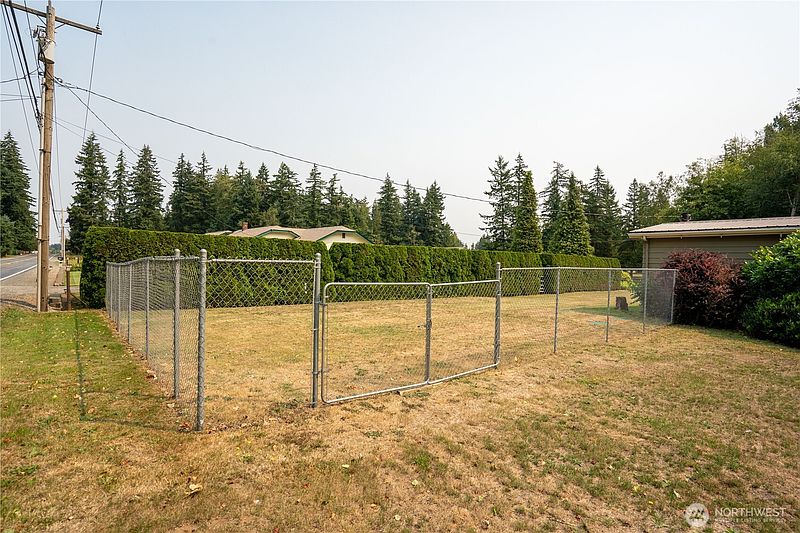 3rd image of 7396 N Enterprise Road