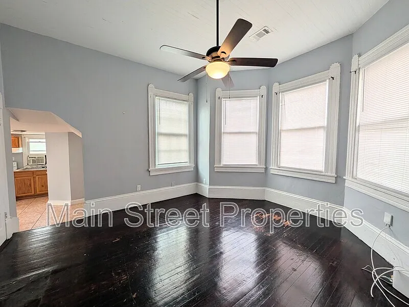 1 bed, 1.0 bath, 550 sqft, $875 — Photo 3