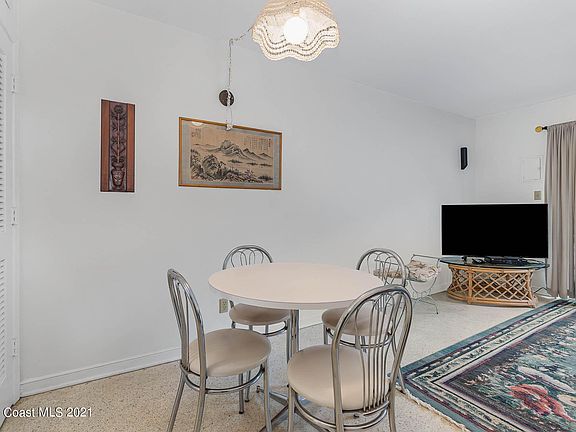5th image of 919 Jamestown Ave #101