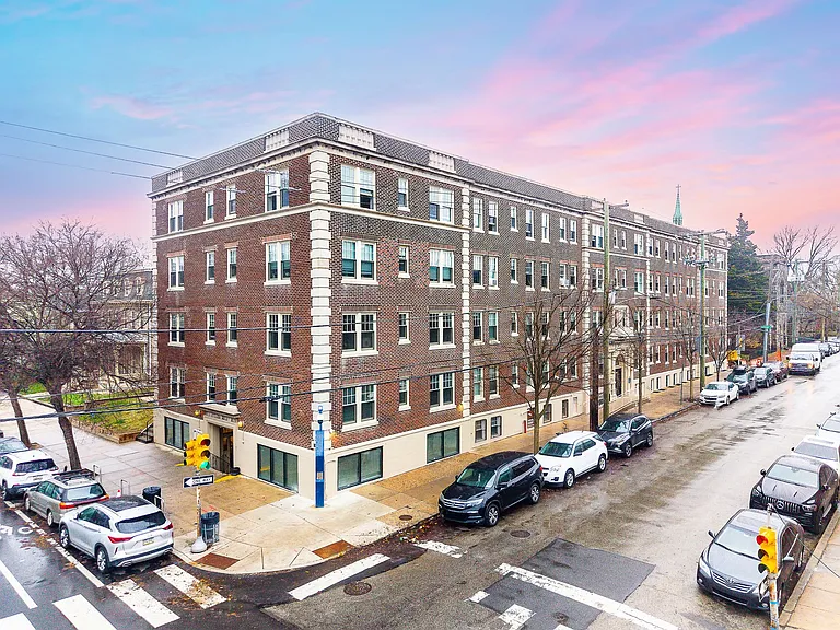 Lexington Apartments — Photo 3