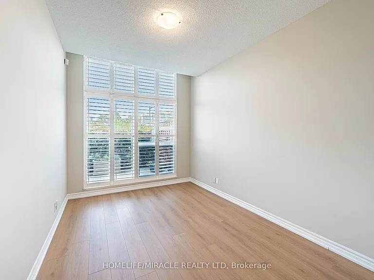 18 Harding Blvd #121 — Photo 23