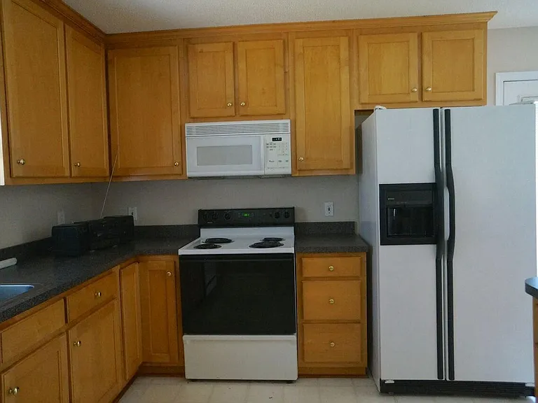 100 Halle Ct — Photo 7