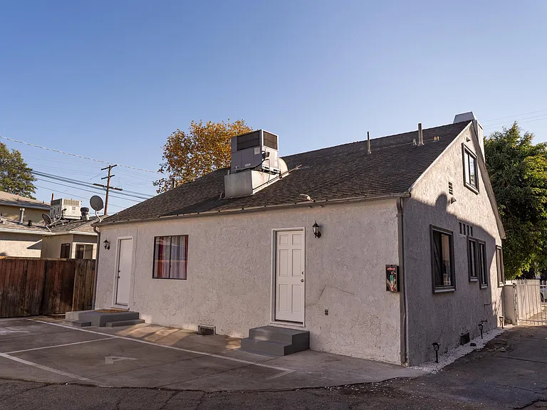11247 Huston St — Photo 47