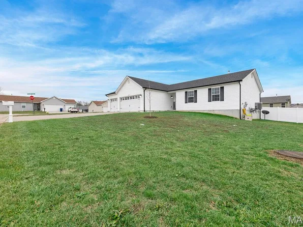400 Falcons Prey Dr, Wright City, MO 63390