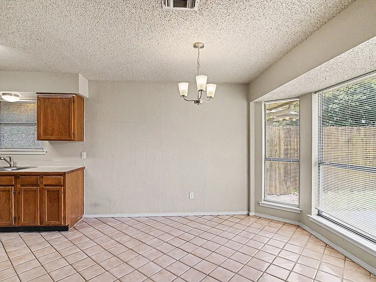 2608 Green Ridge St — Photo 9
