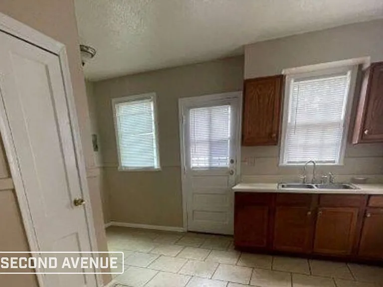 2753 Burns Ave — Photo 6