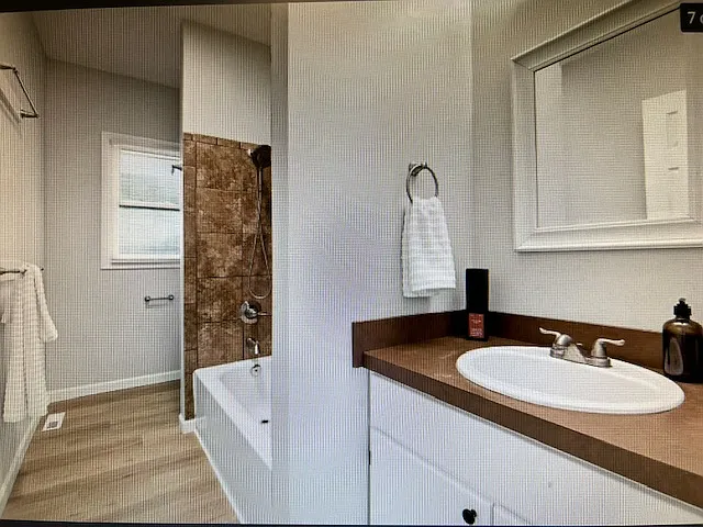402 McIver St — Photo 7