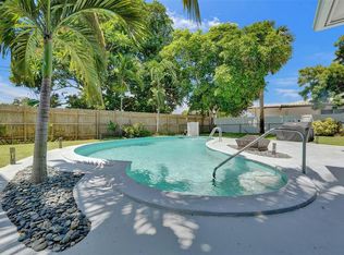 965 Pine Ridge Dr, Plantation, FL 33317