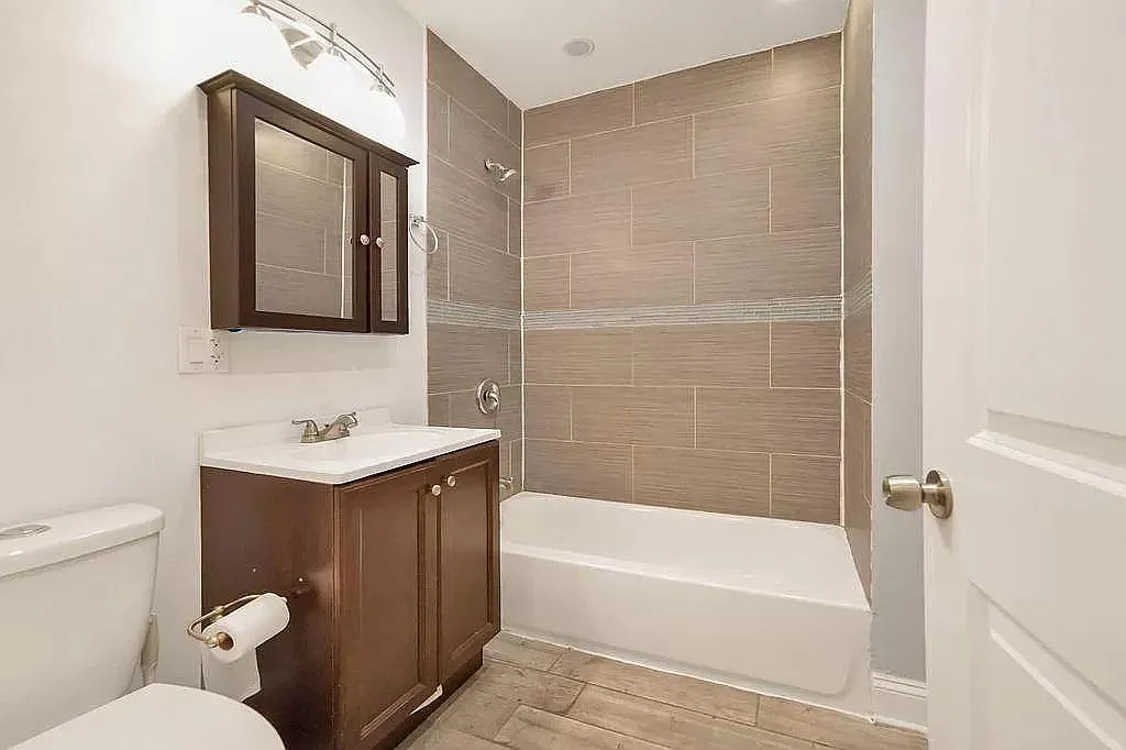 2 bed, 1000 sqft, $1,850 — Photo 2