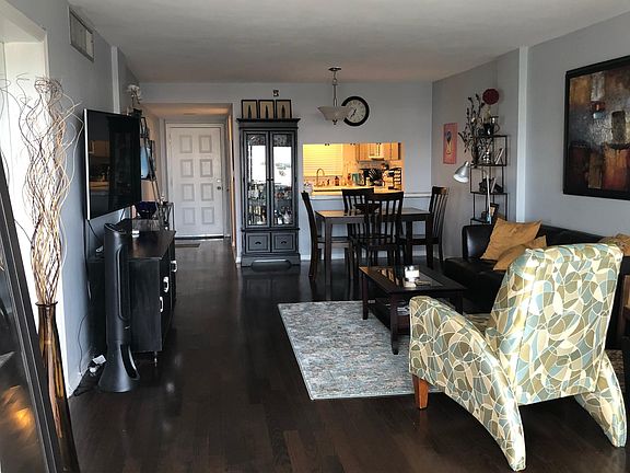 4th image of 1100 N Shore Dr NE