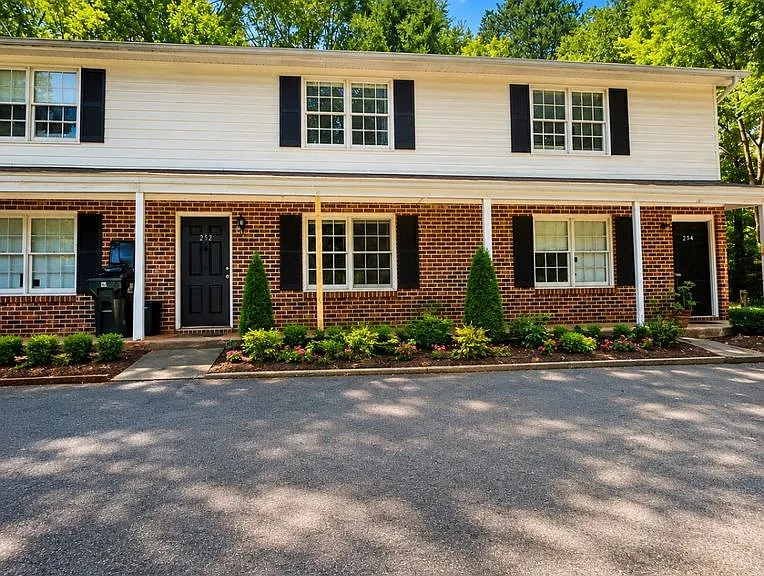 250 Highland Park Dr — Photo 1