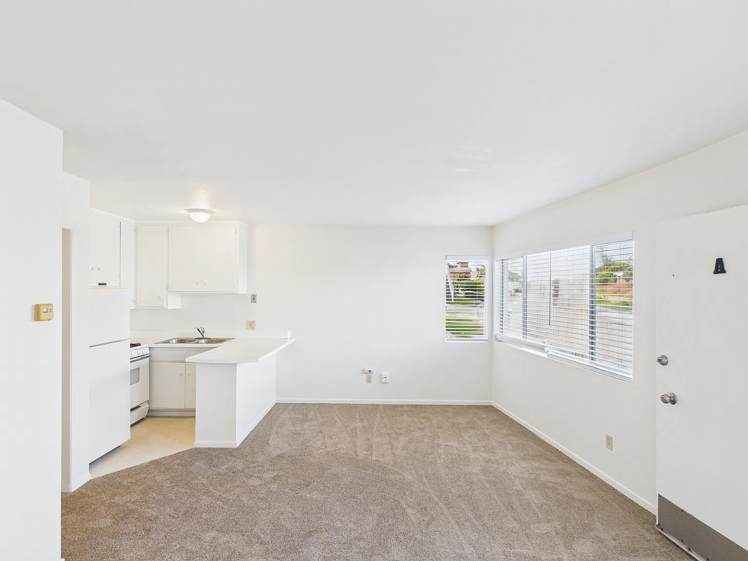 2 bed, 800 sqft, $3,295 — Photo 3