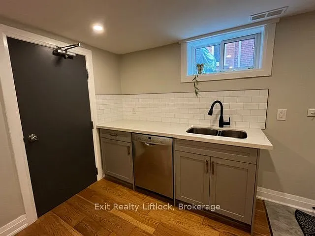 450 Weller St #BASEMENT — Photo 2