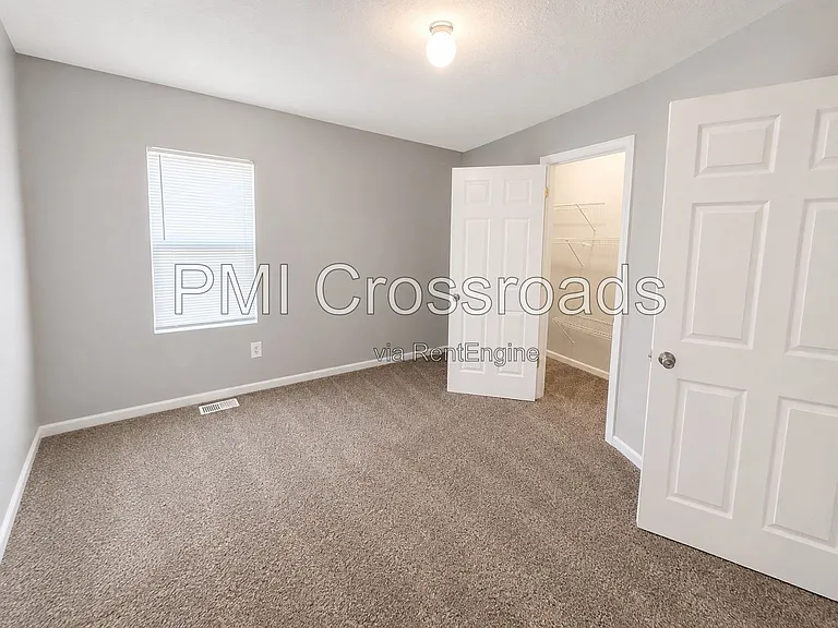 153 S Cypress Ave — Photo 17