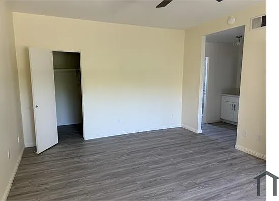 22239 1/4 Erwin St — Photo 12